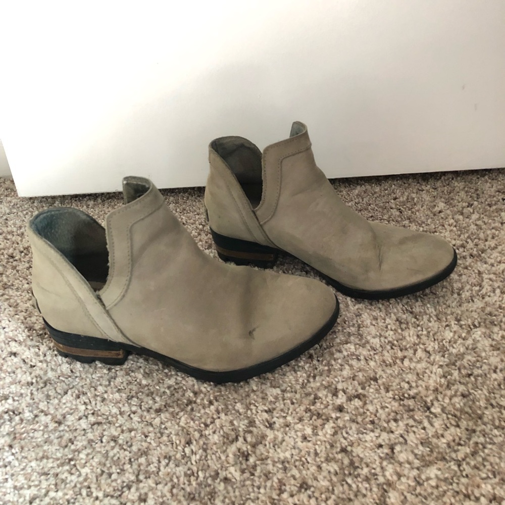 Sorel Lolla Cutout Bootie